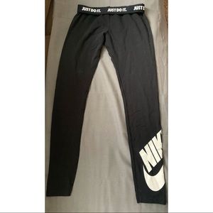 Black Nike logo leggings (youth)